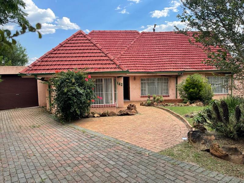 3 Bedroom Property for Sale in Mondeor Gauteng