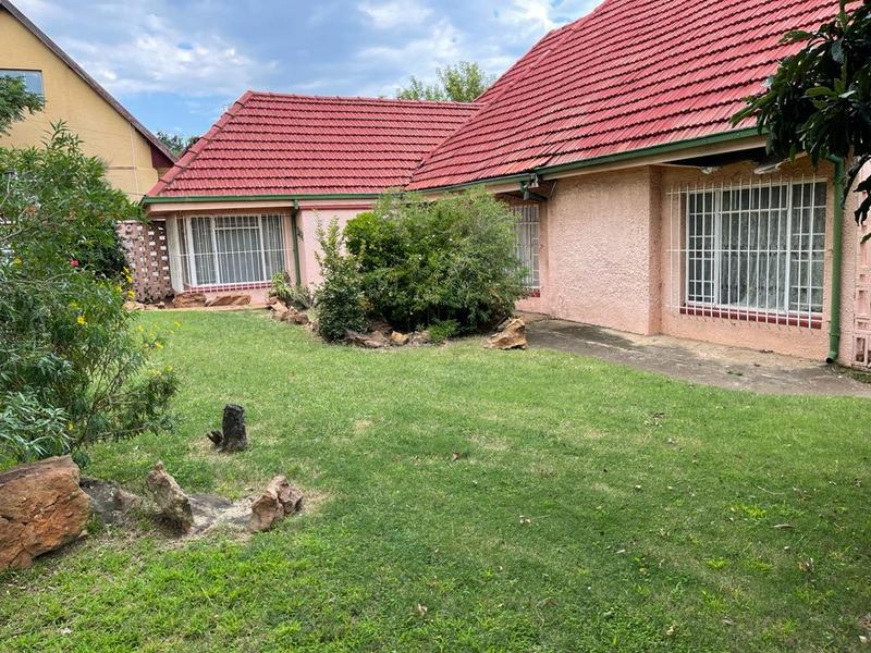 3 Bedroom Property for Sale in Mondeor Gauteng