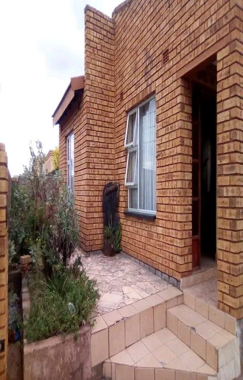 3 Bedroom Property for Sale in Chiawelo Gauteng
