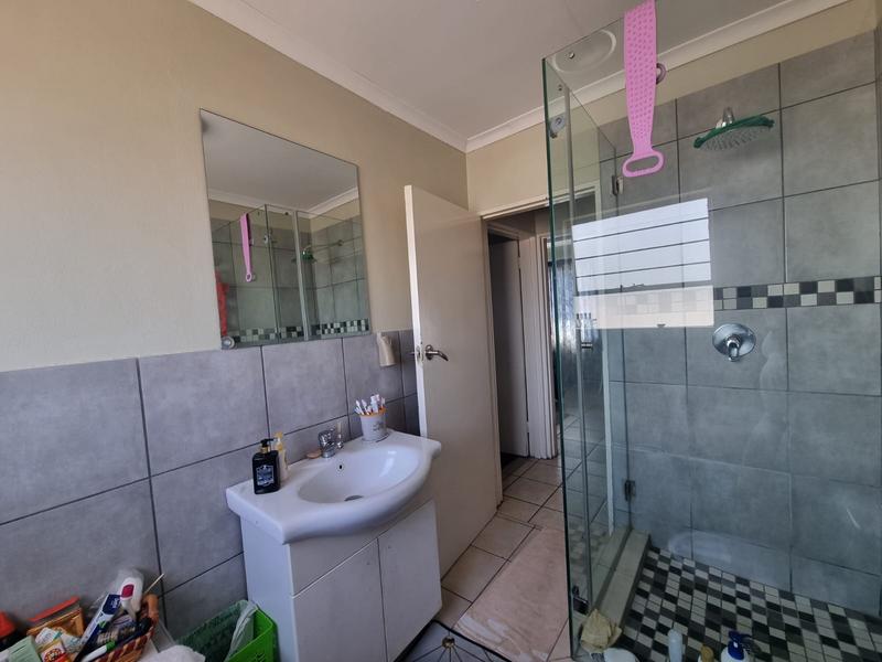 2 Bedroom Property for Sale in Bardene Gauteng