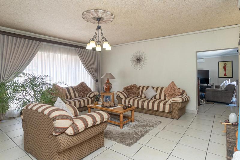 4 Bedroom Property for Sale in Glenanda Gauteng