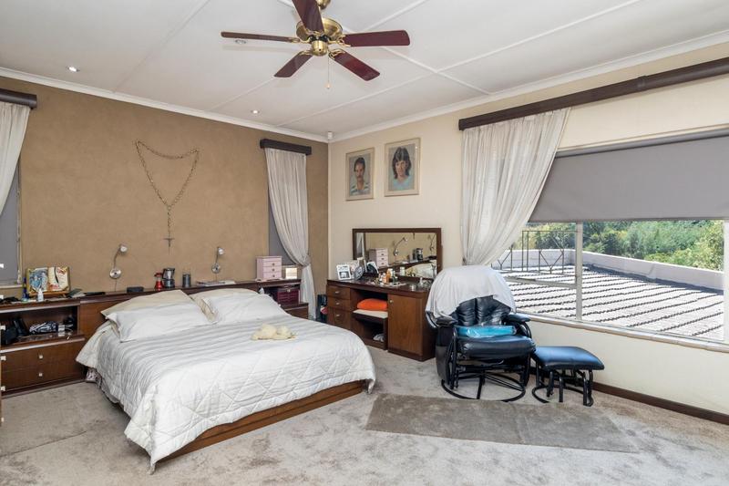 4 Bedroom Property for Sale in Glenanda Gauteng