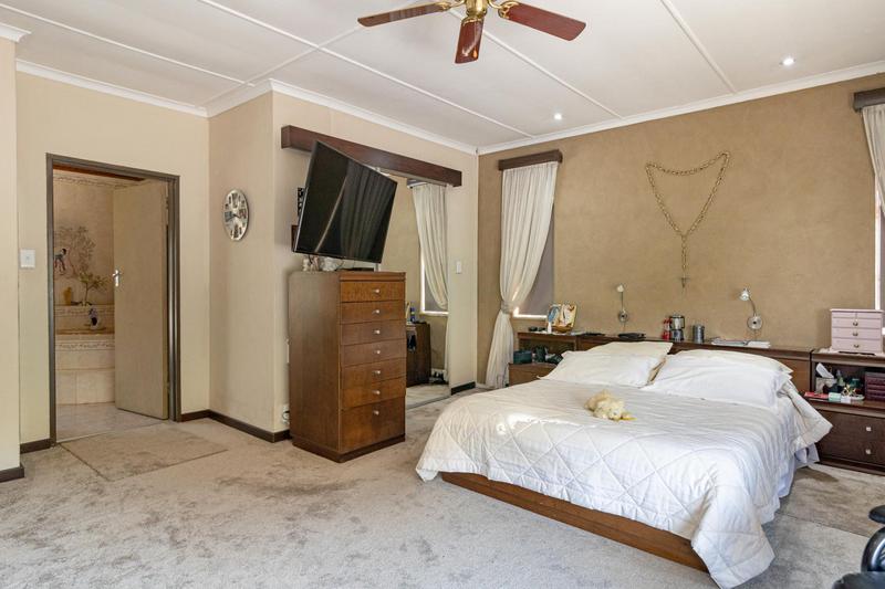 4 Bedroom Property for Sale in Glenanda Gauteng