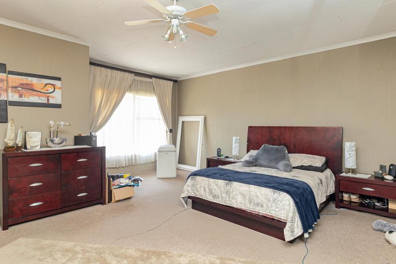 4 Bedroom Property for Sale in Glenanda Gauteng