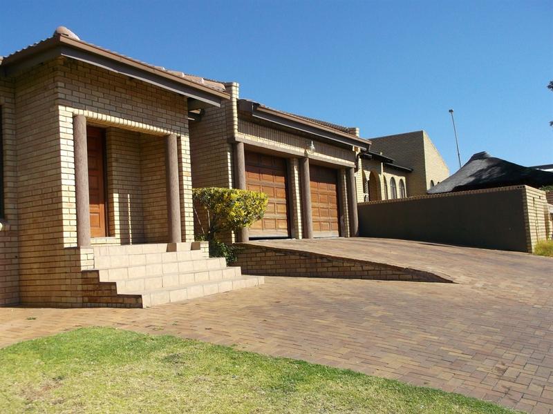 3 Bedroom Property for Sale in Mondeor Gauteng