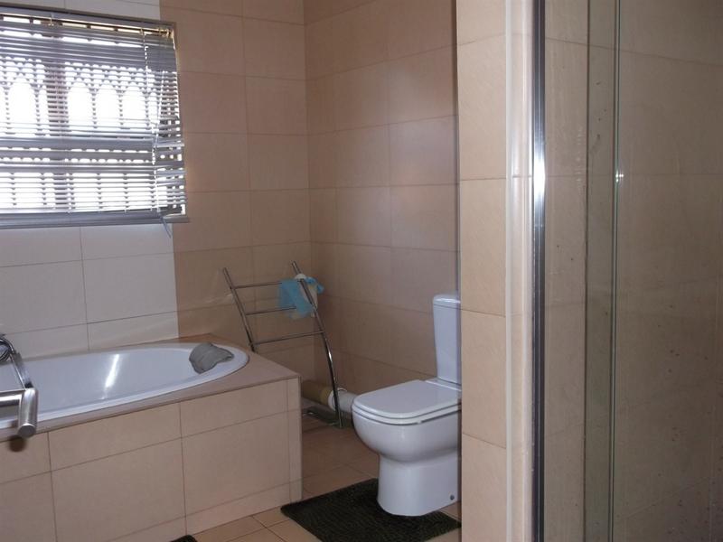 3 Bedroom Property for Sale in Mondeor Gauteng