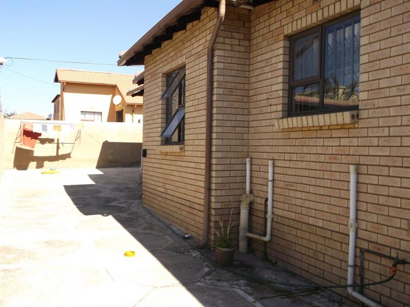 3 Bedroom Property for Sale in Mondeor Gauteng