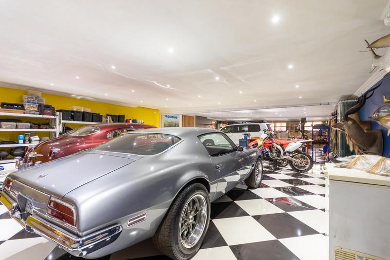 6 Bedroom Property for Sale in Zwavelpoort Gauteng