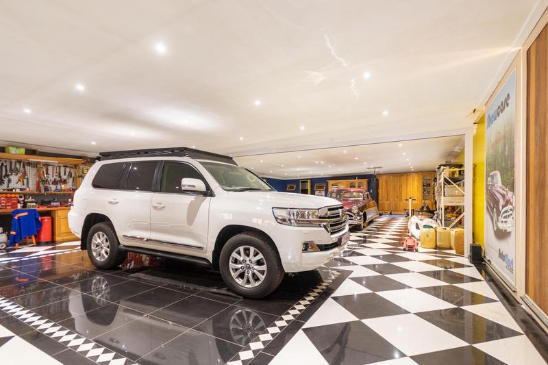 6 Bedroom Property for Sale in Zwavelpoort Gauteng