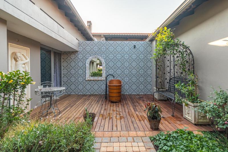 6 Bedroom Property for Sale in Zwavelpoort Gauteng