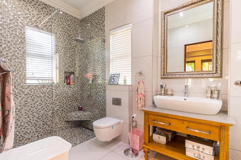 6 Bedroom Property for Sale in Zwavelpoort Gauteng