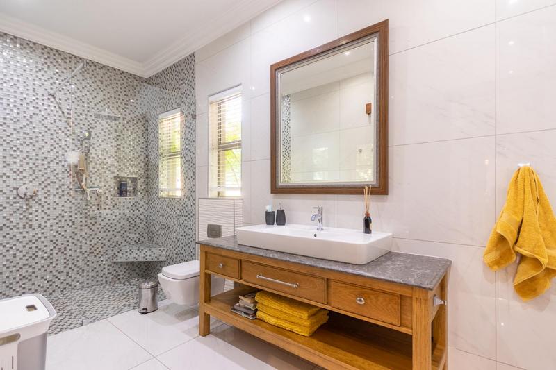 6 Bedroom Property for Sale in Zwavelpoort Gauteng
