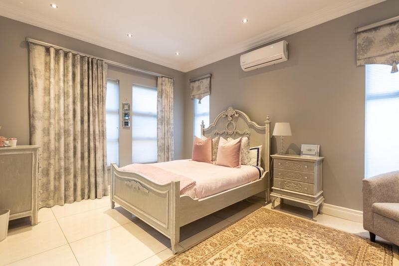 6 Bedroom Property for Sale in Zwavelpoort Gauteng