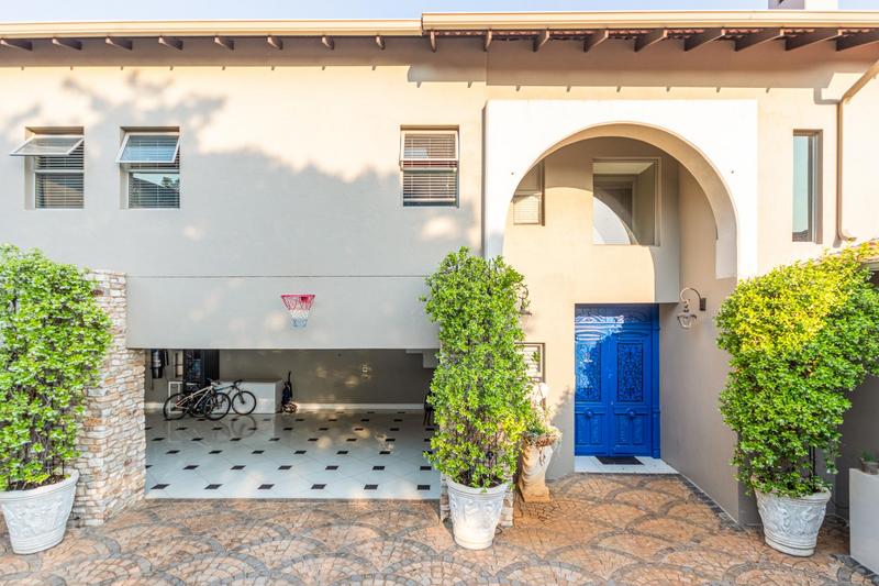6 Bedroom Property for Sale in Zwavelpoort Gauteng