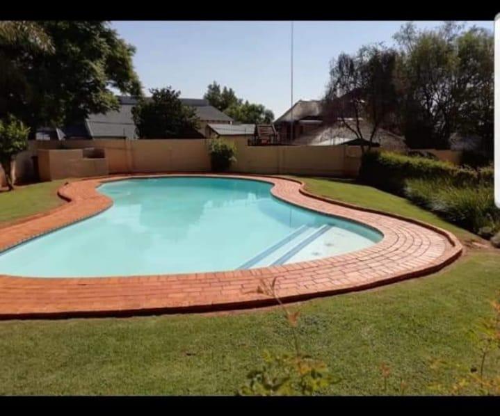 2 Bedroom Property for Sale in Roodekrans Gauteng