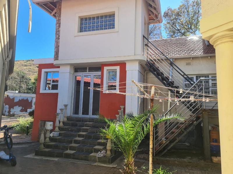 5 Bedroom Property for Sale in Cyrildene Gauteng