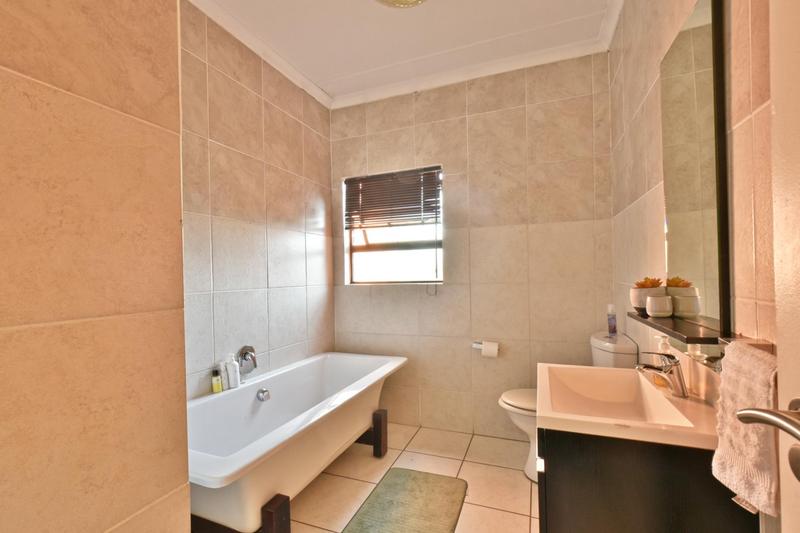 3 Bedroom Property for Sale in Oakdene Gauteng