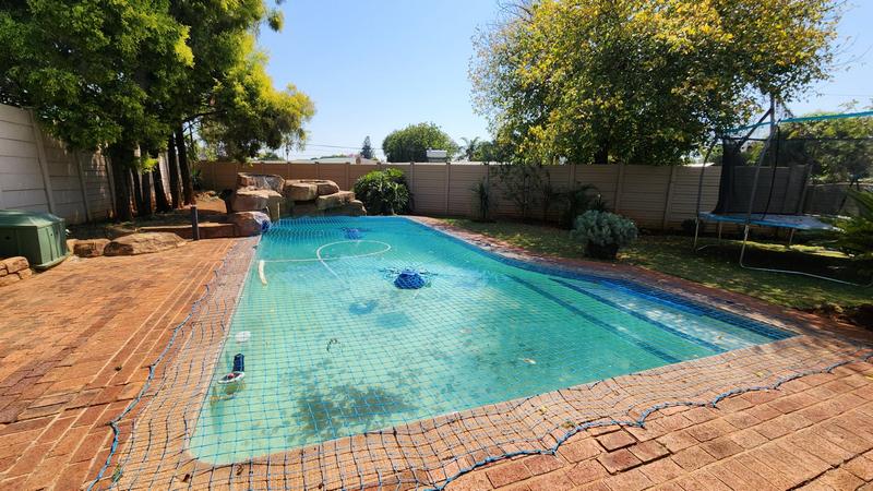 5 Bedroom Property for Sale in Sinoville Gauteng