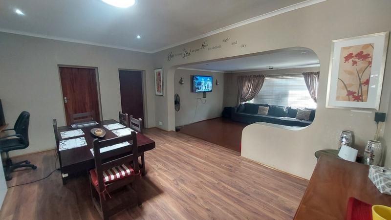 5 Bedroom Property for Sale in Sinoville Gauteng