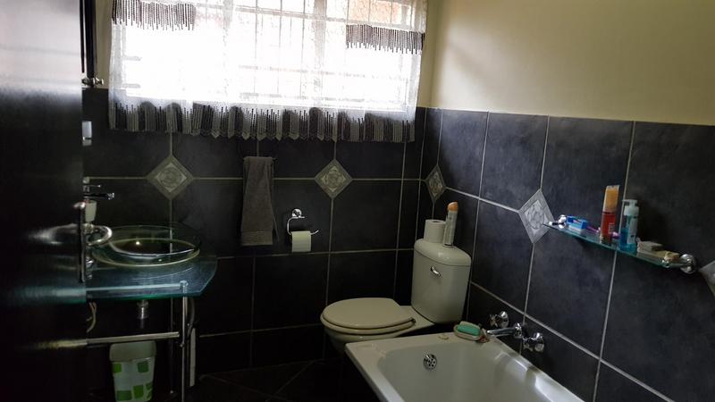 5 Bedroom Property for Sale in Sinoville Gauteng