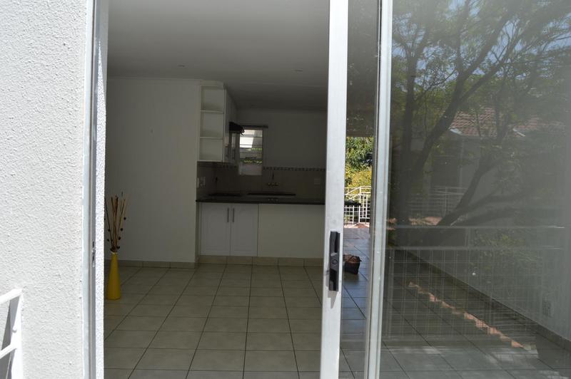 To Let 2 Bedroom Property for Rent in Benmore Gardens Gauteng