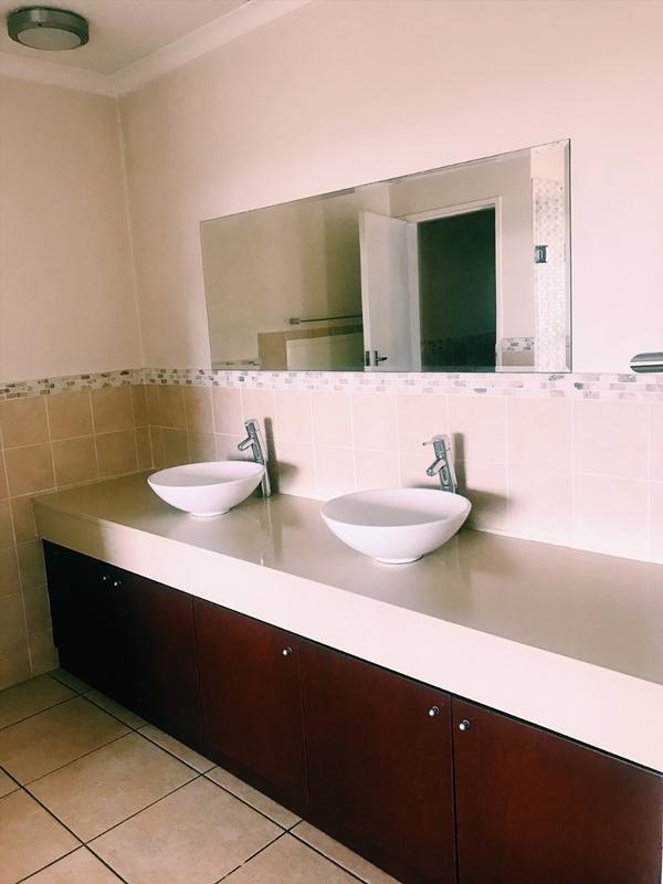 To Let 2 Bedroom Property for Rent in Rivonia Gauteng