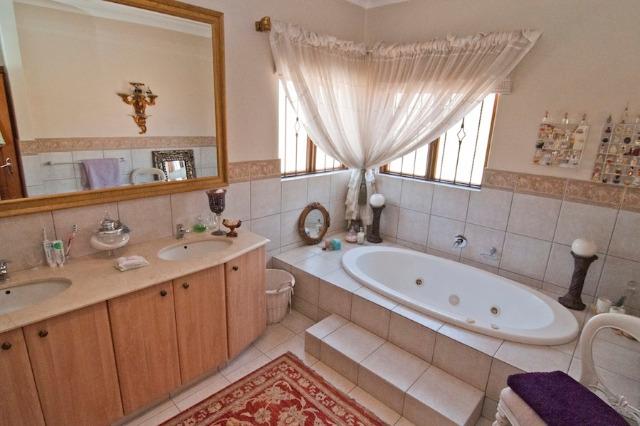 4 Bedroom Property for Sale in Beverley Gauteng