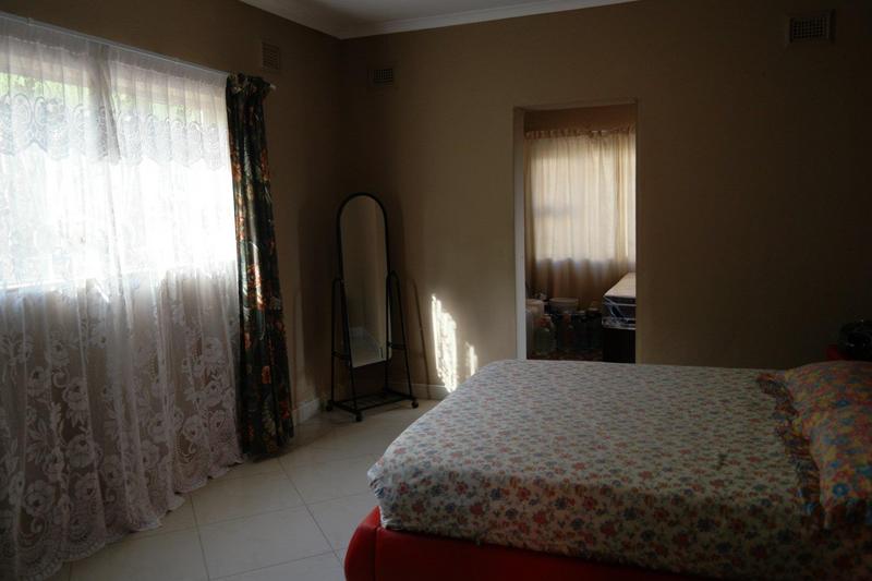 To Let 5 Bedroom Property for Rent in Umzinto KwaZulu-Natal