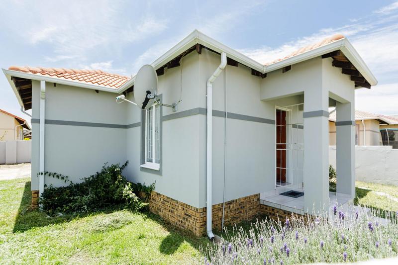 2 Bedroom Property for Sale in Blue Hills Gauteng