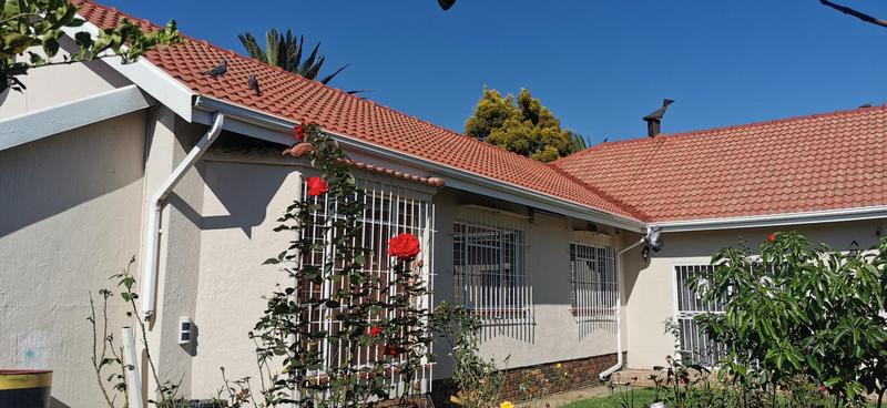 4 Bedroom Property for Sale in Oakdene Gauteng