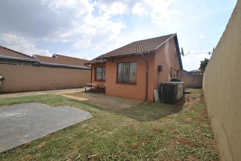 2 Bedroom Property for Sale in Protea Glen Gauteng