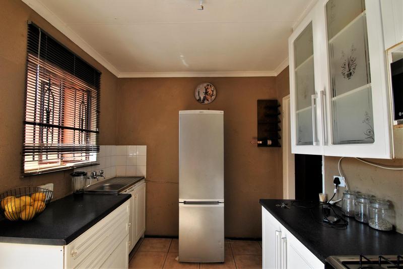 2 Bedroom Property for Sale in Protea Glen Gauteng