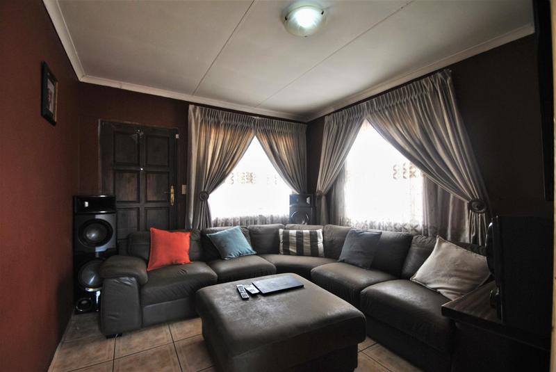 2 Bedroom Property for Sale in Protea Glen Gauteng