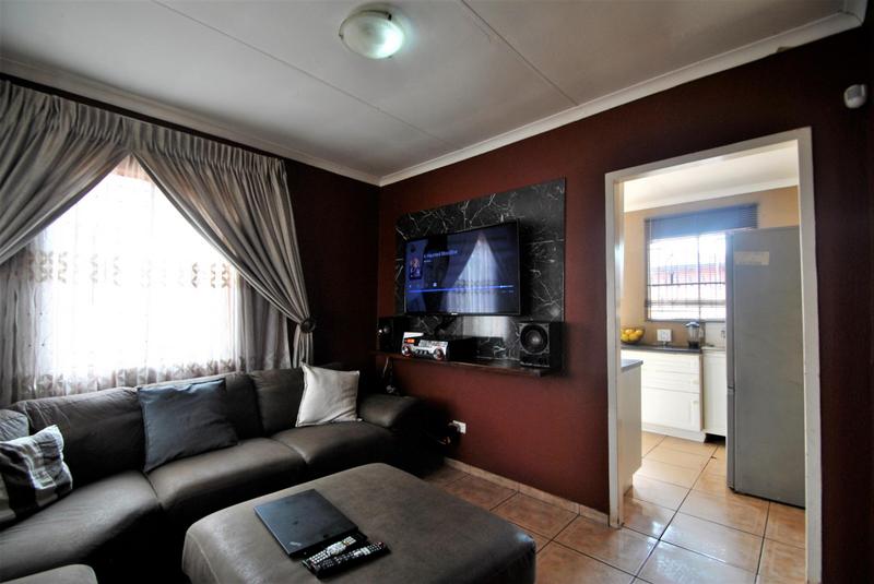 2 Bedroom Property for Sale in Protea Glen Gauteng