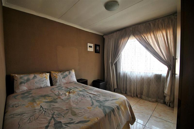 2 Bedroom Property for Sale in Protea Glen Gauteng