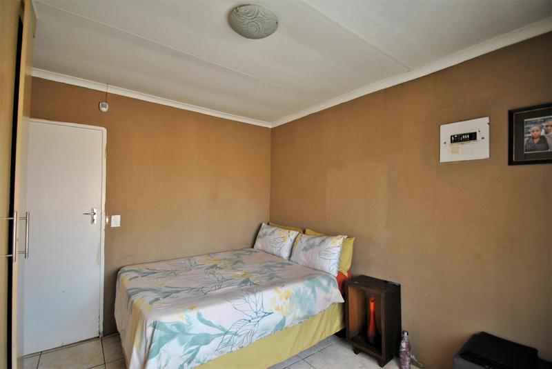 2 Bedroom Property for Sale in Protea Glen Gauteng