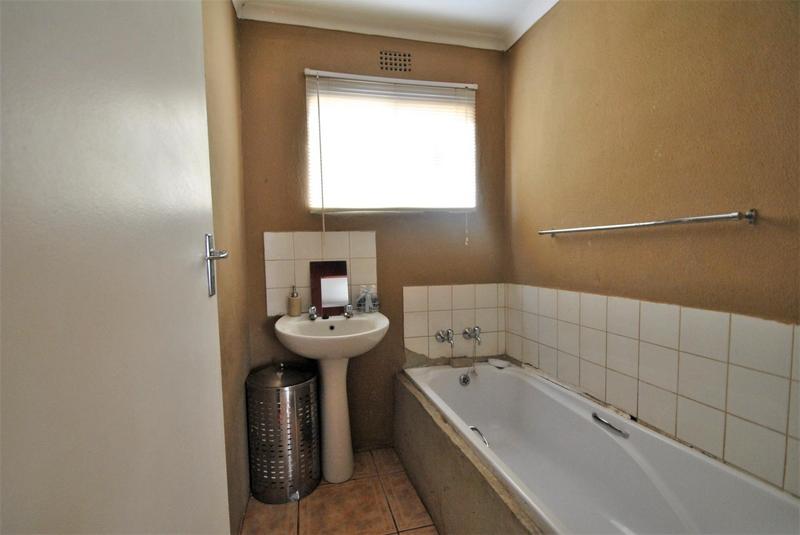 2 Bedroom Property for Sale in Protea Glen Gauteng