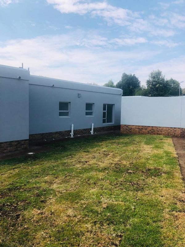 3 Bedroom Property for Sale in Fontainebleau Gauteng