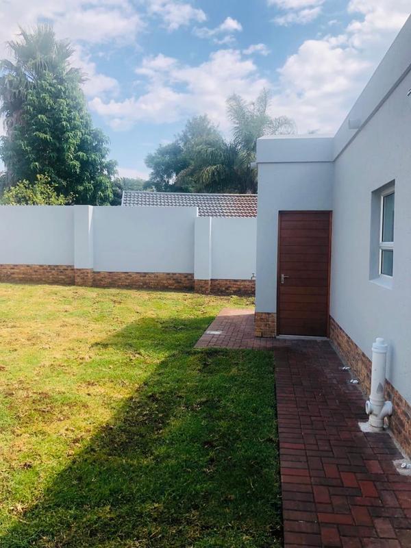 3 Bedroom Property for Sale in Fontainebleau Gauteng