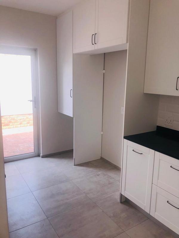 3 Bedroom Property for Sale in Fontainebleau Gauteng