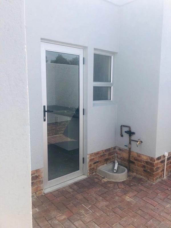 3 Bedroom Property for Sale in Fontainebleau Gauteng