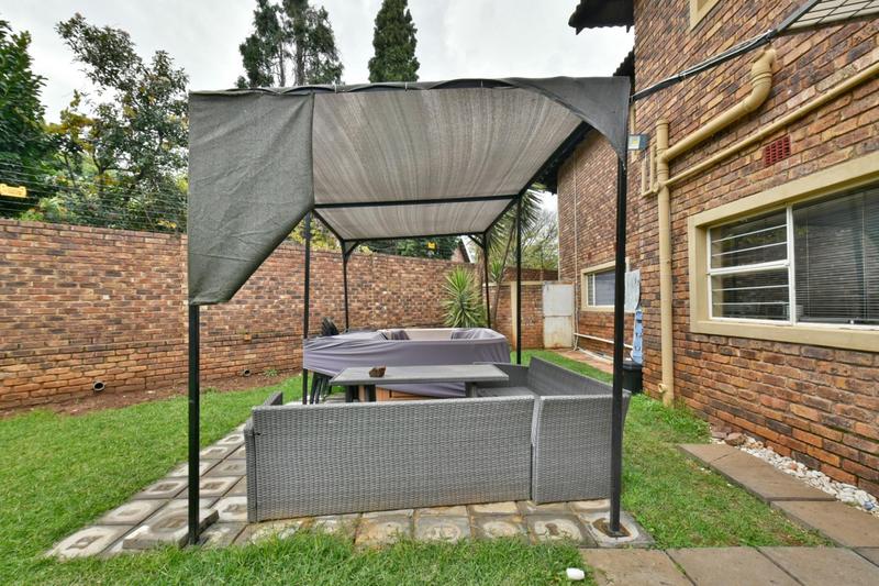 7 Bedroom Property for Sale in Oakdene Gauteng