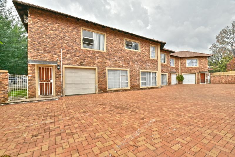 7 Bedroom Property for Sale in Oakdene Gauteng