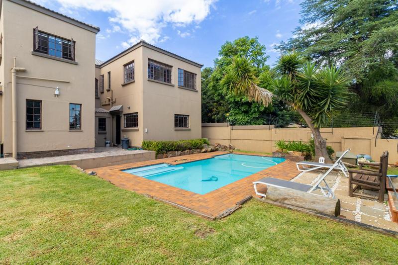 6 Bedroom Property for Sale in Glenvista Gauteng