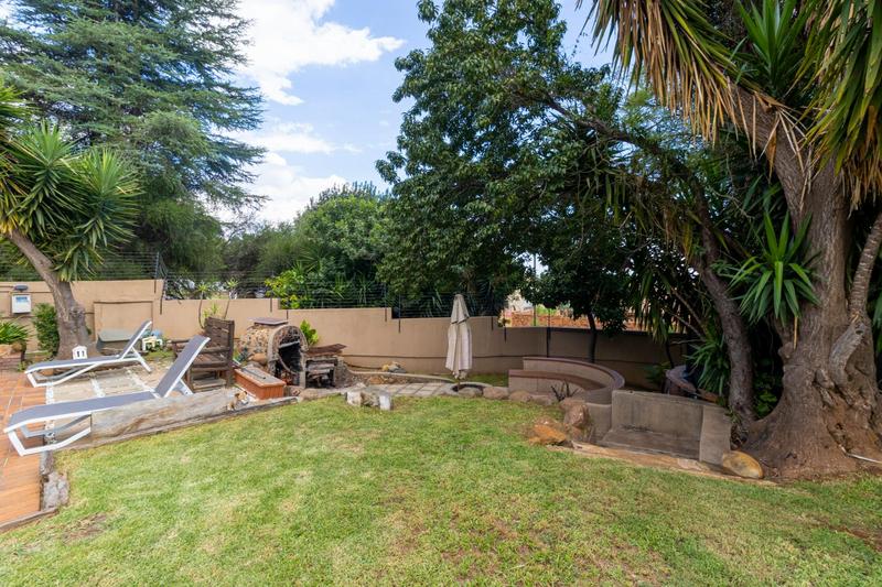 6 Bedroom Property for Sale in Glenvista Gauteng