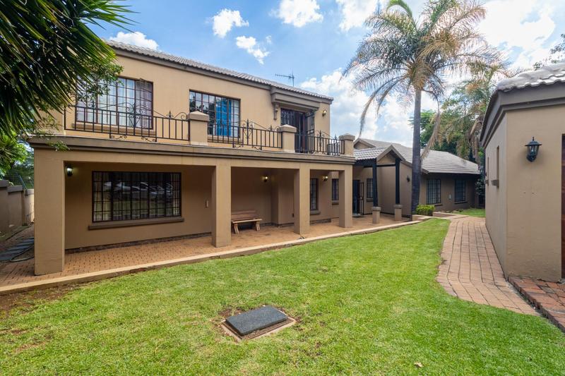 6 Bedroom Property for Sale in Glenvista Gauteng