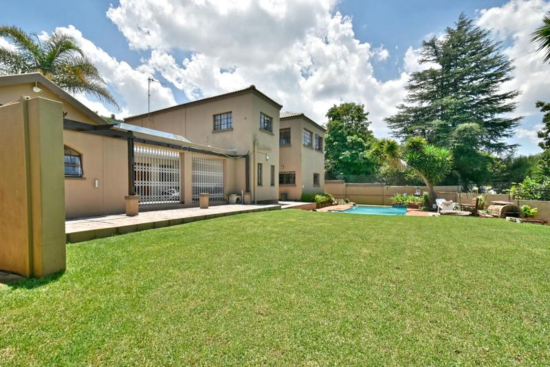 6 Bedroom Property for Sale in Glenvista Gauteng