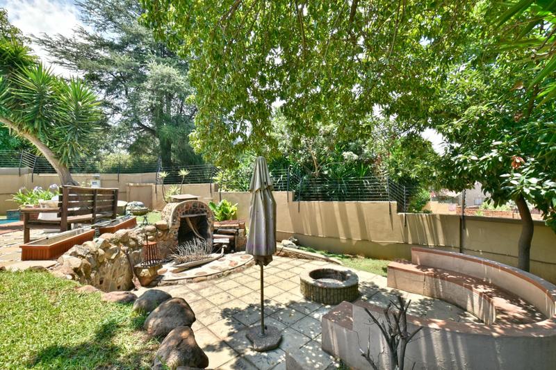 6 Bedroom Property for Sale in Glenvista Gauteng