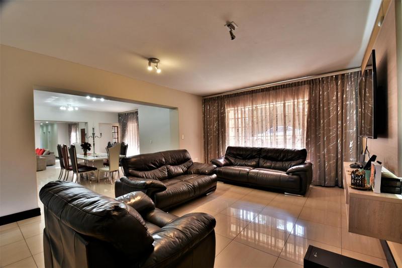 6 Bedroom Property for Sale in Glenvista Gauteng