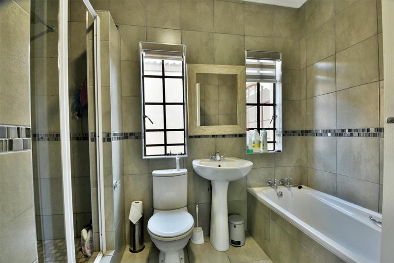 6 Bedroom Property for Sale in Glenvista Gauteng